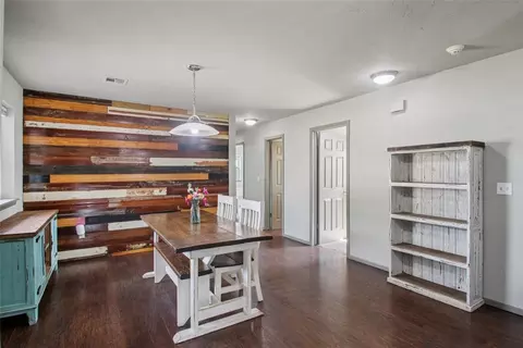 Dining - 916 NE 6th St, Moore, OK 73160 photo 2 of 2