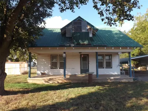 216 E Rosser St, Tipton, OK 73570