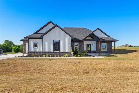 2443 Raven Cir, Blanchard, OK 73010