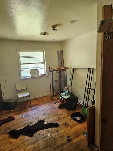 Bedroom - 6851 E Post Oak Rd, Noble, OK 73068 photo 3 of 3