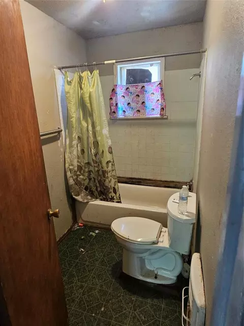 Bath - 6851 E Post Oak Rd, Noble, OK 73068 photo 1 of 3