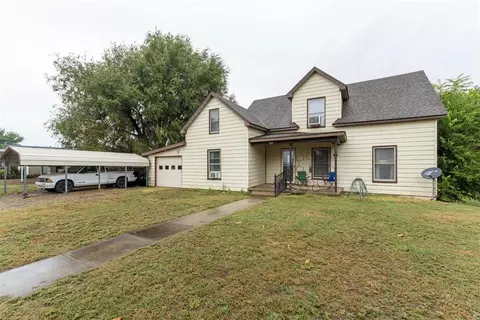 Exterior - 319 E Main St, Calumet, OK 73014 photo 2 of 5