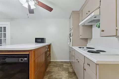 Kitchen - 319 E Main St, Calumet, OK 73014 photo 3 of 10