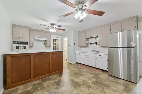 Kitchen - 319 E Main St, Calumet, OK 73014 photo 8 of 10