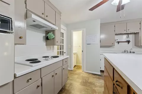 Kitchen - 319 E Main St, Calumet, OK 73014 photo 5 of 10