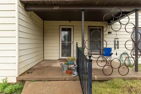 Exterior - 319 E Main St, Calumet, OK 73014 photo 3 of 5