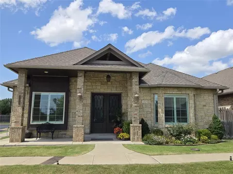 9252 Elaine Dr, Midwest City, OK 73130