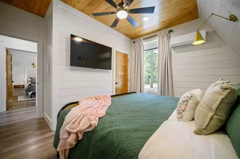 Bedroom - 104 Prickly Pine Trl, Broken Bow, OK 74728 photo 1 of 4