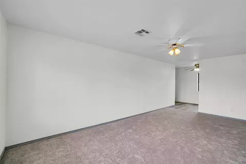 Living - 1109 Chestnut St, Altus, OK 73521 photo 1 of 3