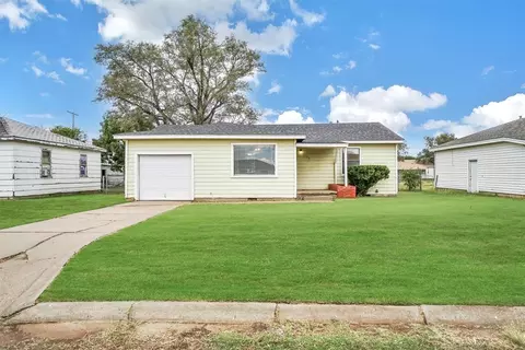 Exterior - 1109 Chestnut St, Altus, OK 73521 photo 1 of 6