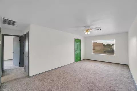 Living - 1109 Chestnut St, Altus, OK 73521 photo 3 of 3
