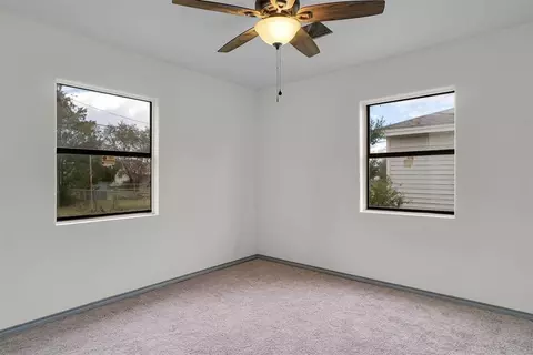 Bedroom - 1109 Chestnut St, Altus, OK 73521 photo 3 of 4