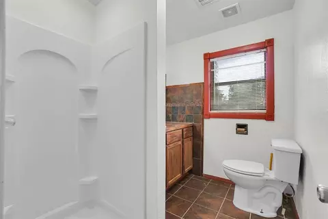Bath - 1109 Chestnut St, Altus, OK 73521 photo 1 of 2