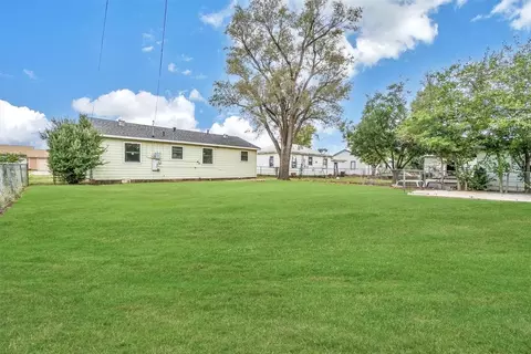 Exterior - 1109 Chestnut St, Altus, OK 73521 photo 6 of 6
