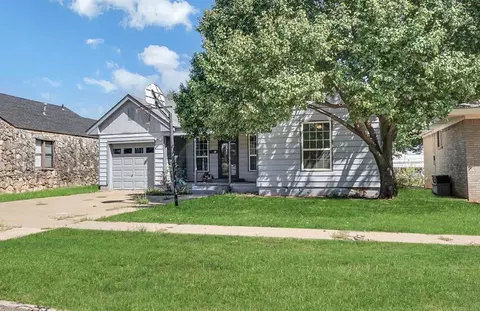 1422 N Hudson St, Altus, OK 73521