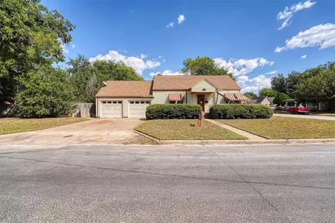 200 N Maryland Ave, Mangum, OK 73554