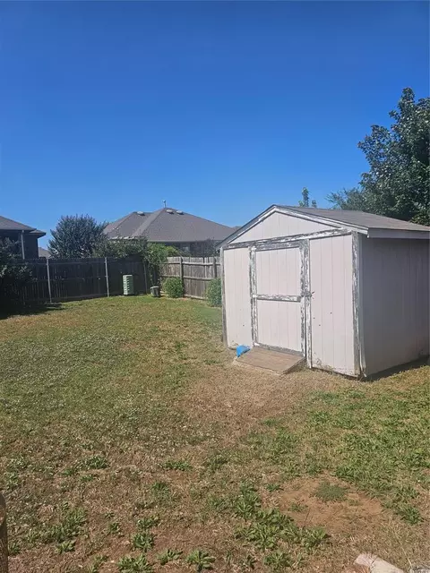 Exterior - 521 Nathan Ln, Moore, OK 73160 photo 5 of 5