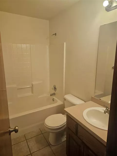 Bath - 521 Nathan Ln, Moore, OK 73160 photo 1 of 3