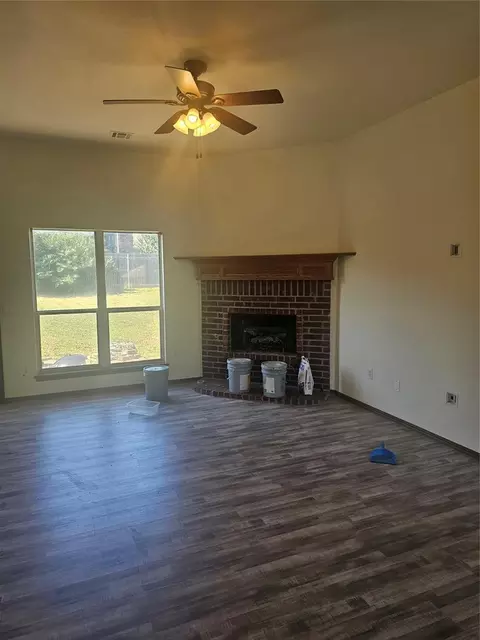 Living - 521 Nathan Ln, Moore, OK 73160 photo 1 of 1