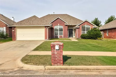 521 Nathan Ln, Moore, OK 73160