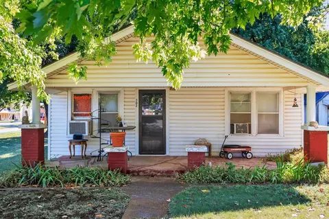 302 S Oak St, Apache, OK 73006 photo 1