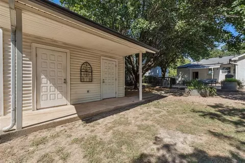 Exterior - 114 E 12th St, Edmond, OK 73034 photo 11 of 16
