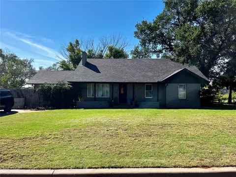 201 N 3 Rd St, Weatherford, OK 73096