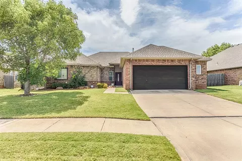 17425 White Hawk Dr, Edmond, OK 73012