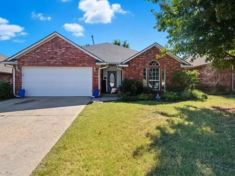 12516 SW 11th St, Yukon, OK 73099
