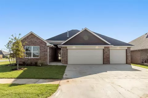 7308 Elaine St, Yukon, OK 73099