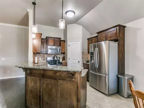 Kitchen - 3305 NW 160th St, Edmond, OK 73013 photo 1 of 4