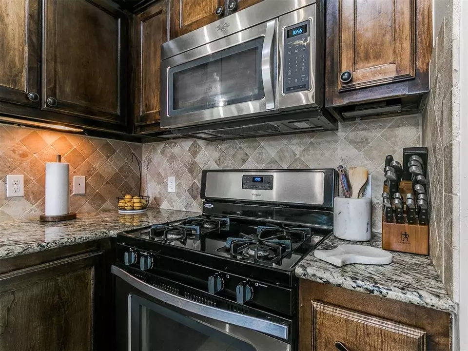 Kitchen - 3305 NW 160th St, Edmond, OK 73013 photo 4 of 4