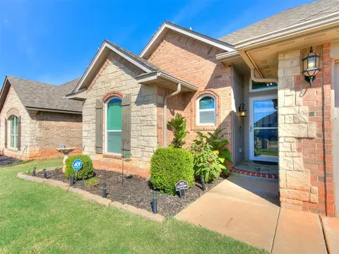 Exterior - 3305 NW 160th St, Edmond, OK 73013 photo 1 of 9