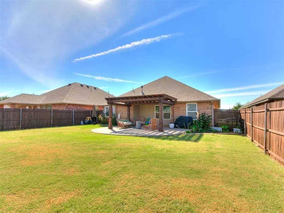 Exterior - 3305 NW 160th St, Edmond, OK 73013 photo 8 of 9