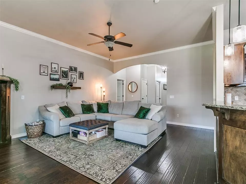 Living - 3305 NW 160th St, Edmond, OK 73013 photo 4 of 5