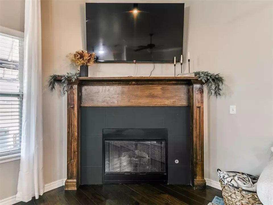 Living - 3305 NW 160th St, Edmond, OK 73013 photo 5 of 5