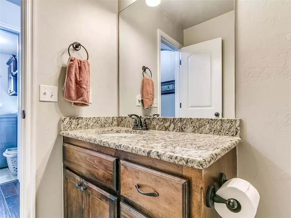 Bath - 3305 NW 160th St, Edmond, OK 73013 photo 4 of 4