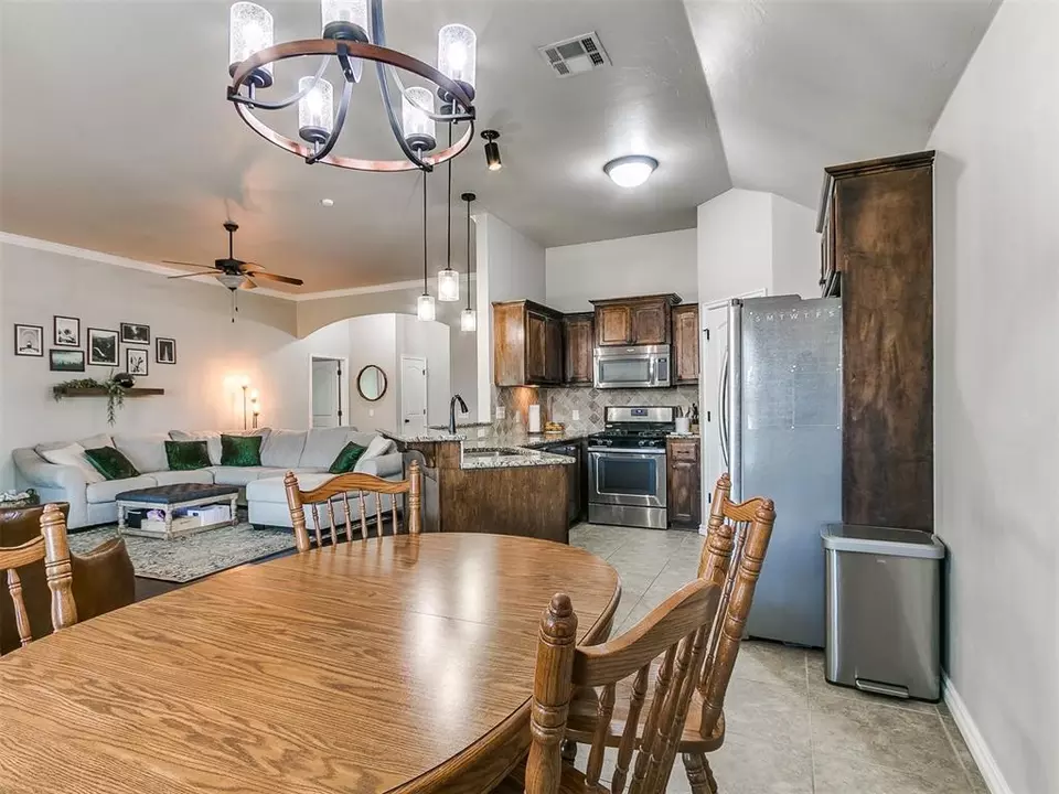 Dining - 3305 NW 160th St, Edmond, OK 73013 photo 2 of 3