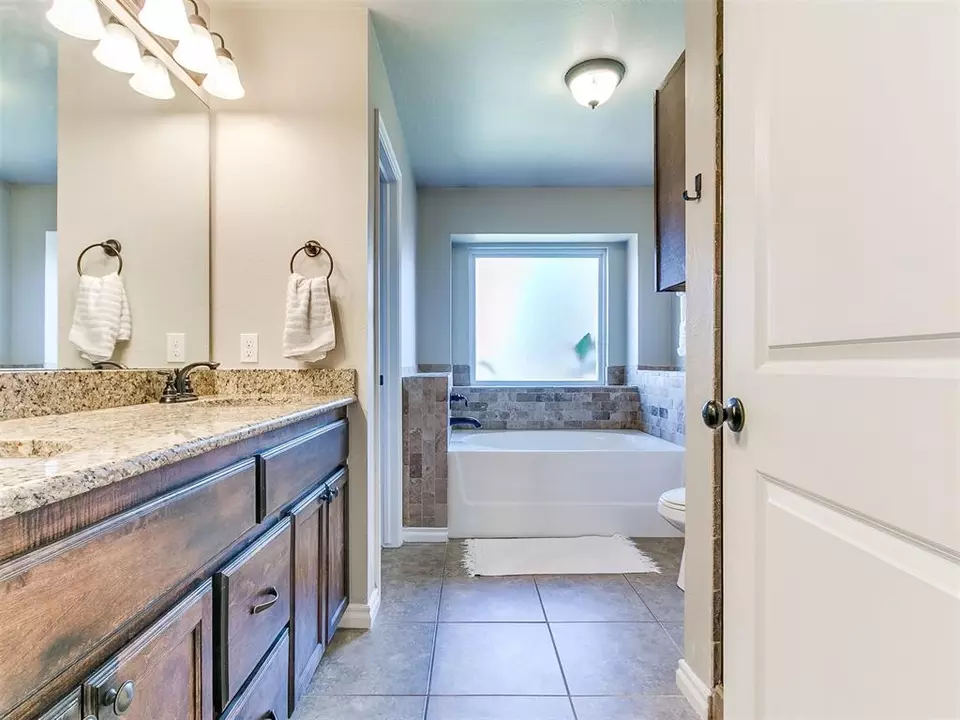 Bath - 3305 NW 160th St, Edmond, OK 73013 photo 1 of 4