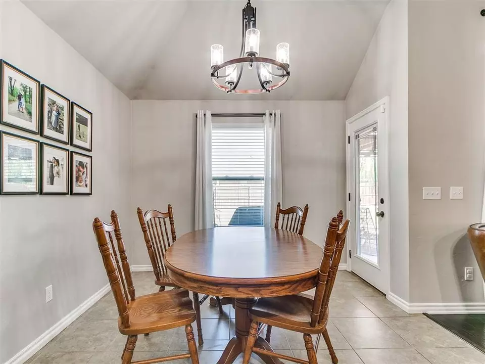 Dining - 3305 NW 160th St, Edmond, OK 73013 photo 3 of 3