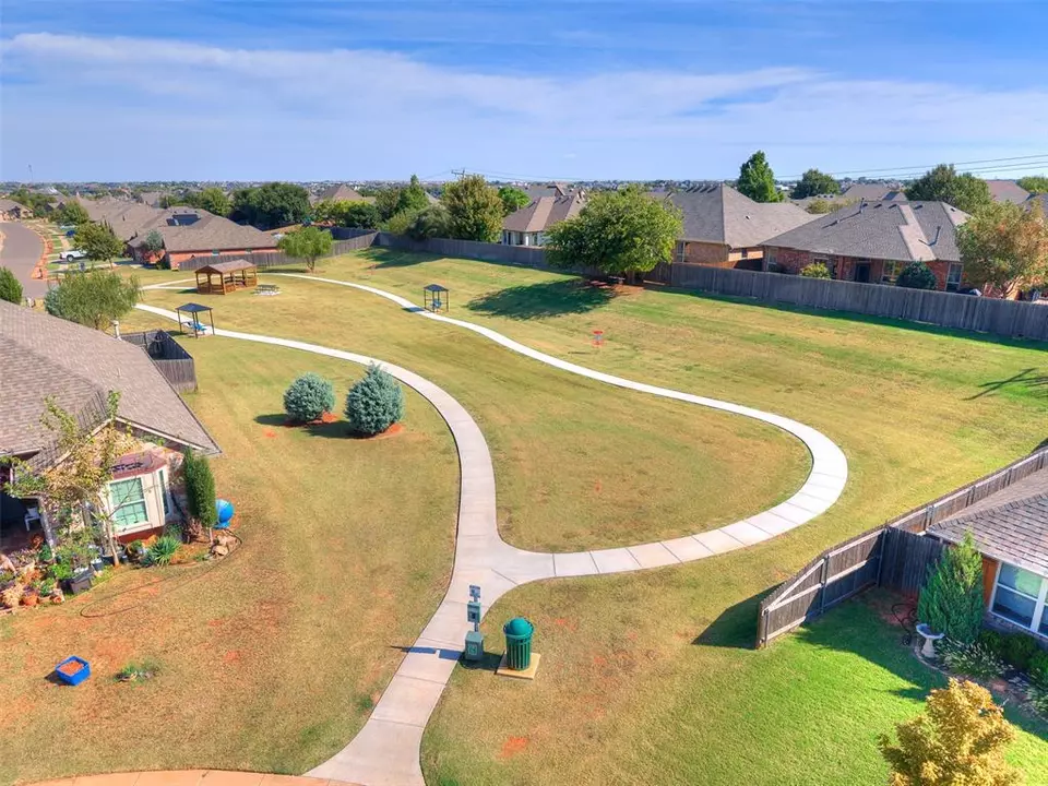View/Area - 3305 NW 160th St, Edmond, OK 73013 photo 3 of 6