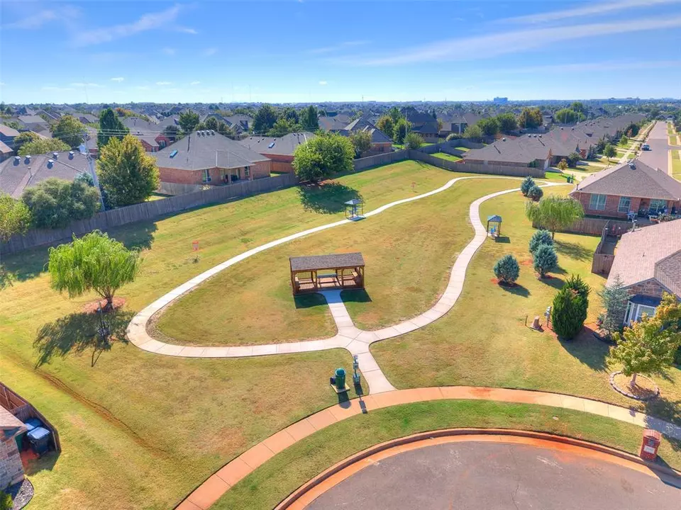 View/Area - 3305 NW 160th St, Edmond, OK 73013 photo 4 of 6