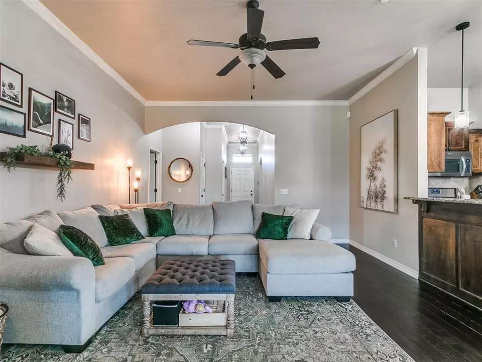 Living - 3305 NW 160th St, Edmond, OK 73013 photo 3 of 5