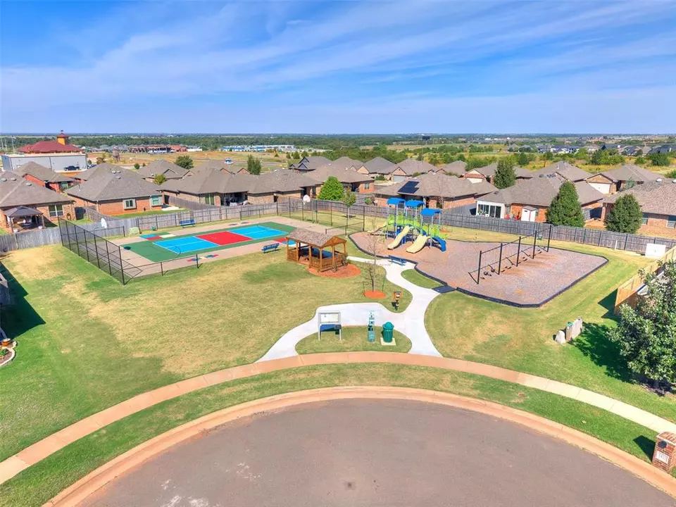 View/Area - 3305 NW 160th St, Edmond, OK 73013 photo 6 of 6