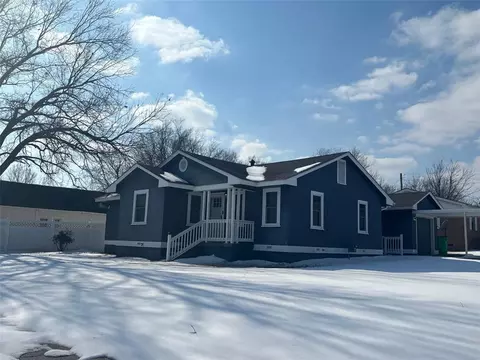 201 S 5th St, Okemah, OK 74859