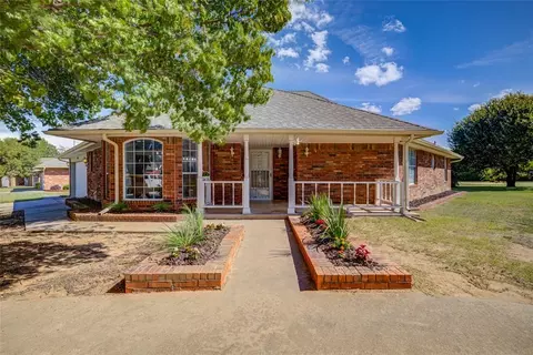 1700 Strawberry Hl, Midwest City, OK 73130
