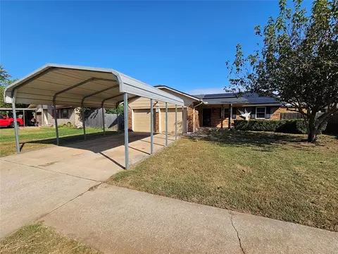 901 SE 12th St, Moore, OK 73160