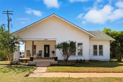 709 S Dewey Ave, Chandler, OK 74834