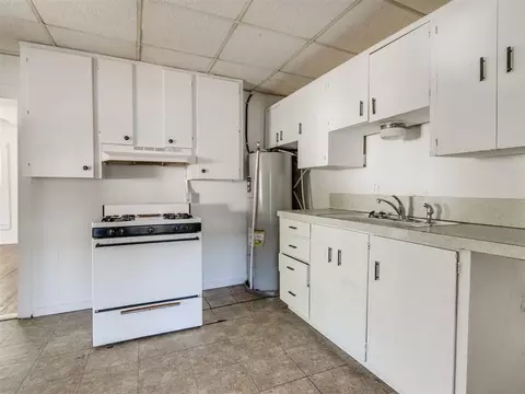 Kitchen - 433 E Apache St, Norman, OK 73071 photo 2 of 2