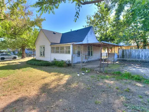 Exterior - 433 E Apache St, Norman, OK 73071 photo 2 of 7